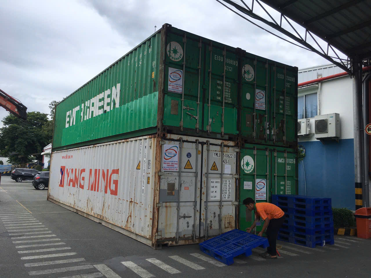 container 40 feet kho cho nhà máy